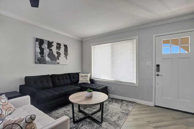 Sala de estar - 2023 W Posada Cir