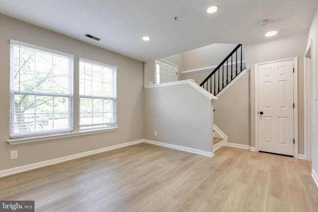 Building Photo - 9709 Leasdale Rd