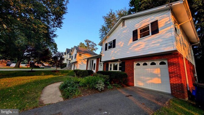 Foto del edificio - 5908 Greentree Rd