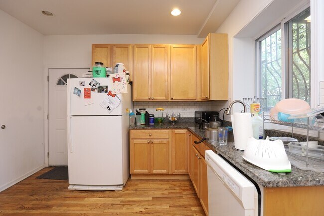 Foto del edificio - 1517 W Cornelia Ave