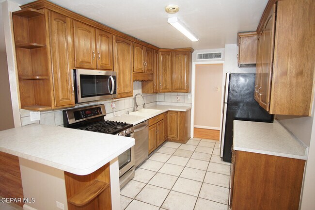 Building Photo - 9832 Heather Ave