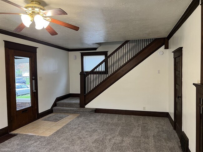 Building Photo - 3 br, 1 bath House - 223 N Vine St