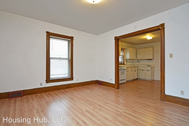 Foto del edificio - 1083 Bush Ave