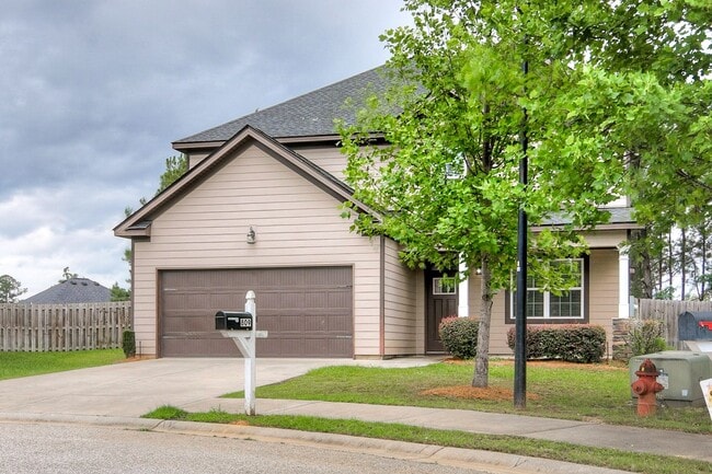 Building Photo - Updated 4 Bedroom 2.5 Bath