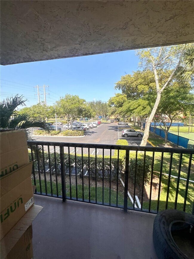Foto del edificio - 8801 Wiles Rd