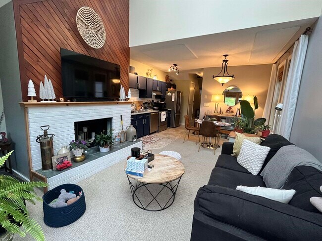 Foto del edificio - 49 Tenney Brook Rd