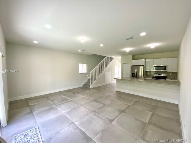 Building Photo - 5611 Polk St