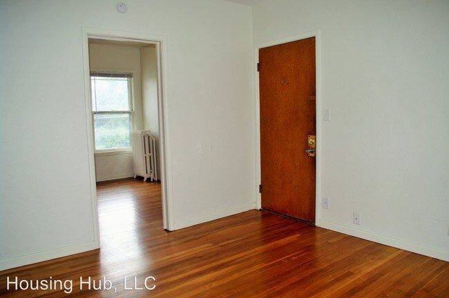 Building Photo - 468 Herschel St