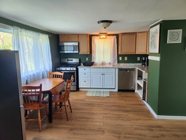 Foto del edificio - 2460 US Route 5 N