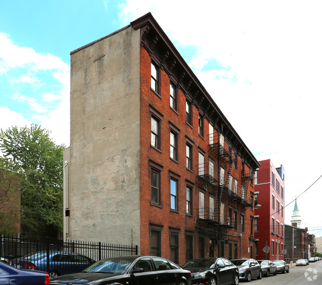 Building Photo - 1400 Clay St