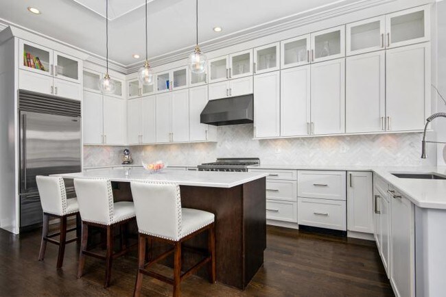 Foto del edificio - 6 bedroom in Chicago IL 60657