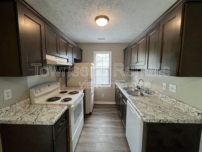 Building Photo - 1437 Ireland Dr