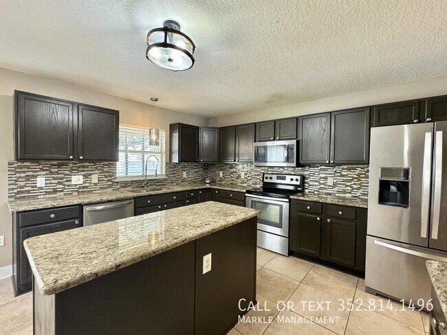 Building Photo - 800 Clear Brook Ct