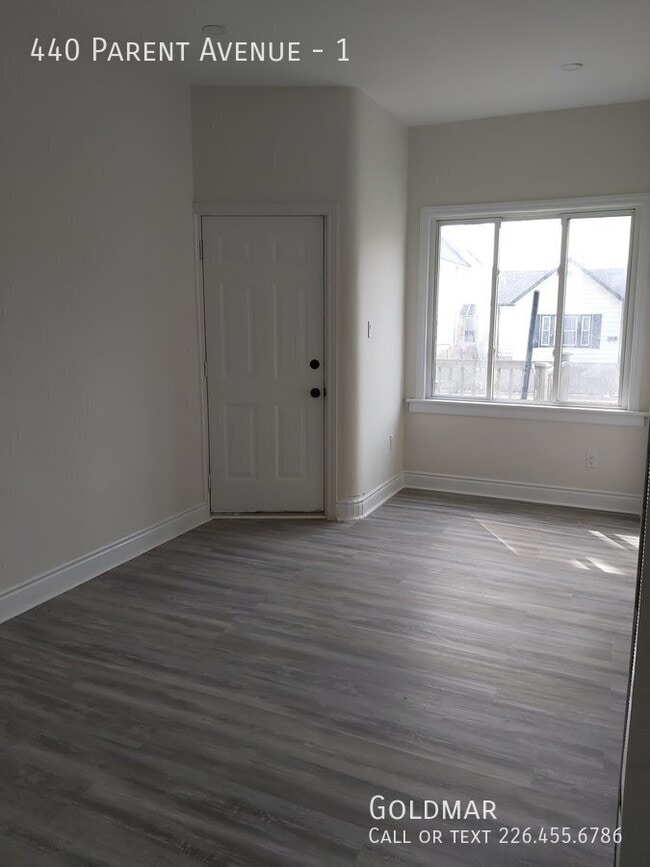Building Photo - Renovated 1-Bedroom