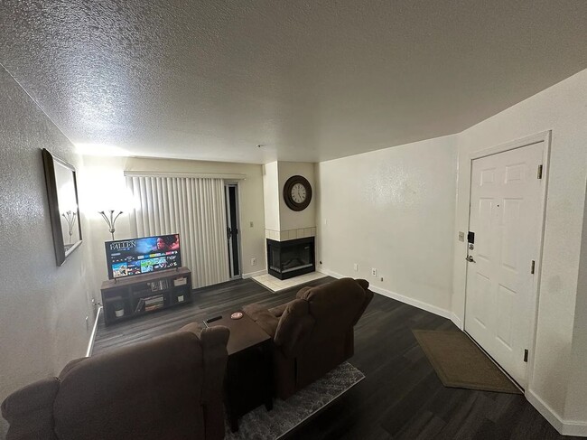 Building Photo - 3550 Bay Sands Dr