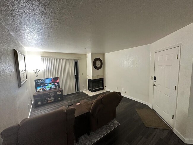 Foto del edificio - 3550 Bay Sands Dr