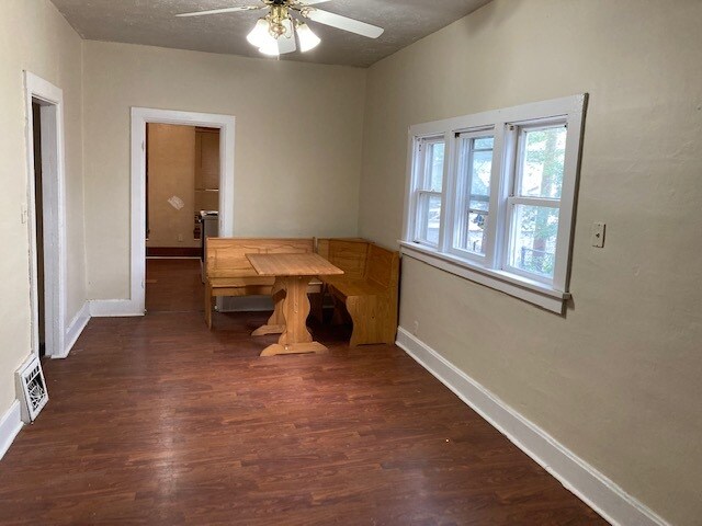 Foto del edificio - 611 N Adams St