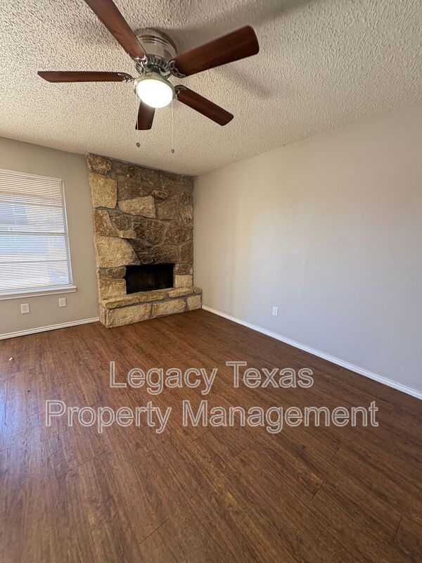 Foto del edificio - 1610 Sun Valley Dr