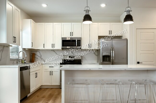 Foto del edificio - 8207-8209 E 66th St