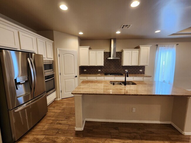 Building Photo - 4782 La Poblana Ave