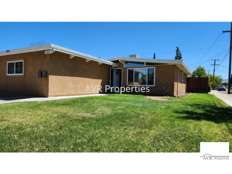 Foto principal - Beautifully upgraded single story home in ...