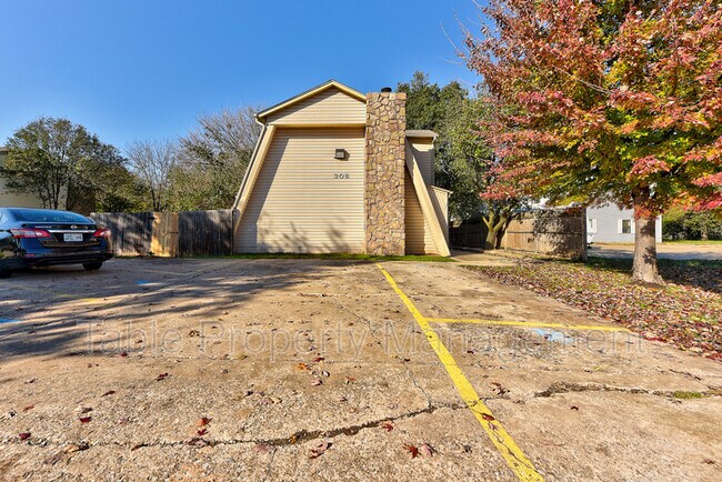 Building Photo - 308 Vicksburg Cir