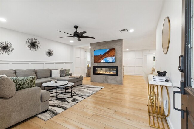 Foto del edificio - 8144 E Clarendon Ave