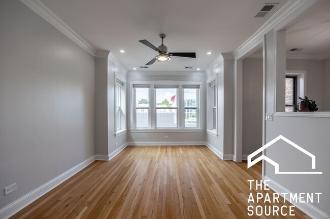 Foto del edificio - 3055 N Kimball Ave