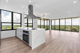 Building Photo - 780 NE 69th St