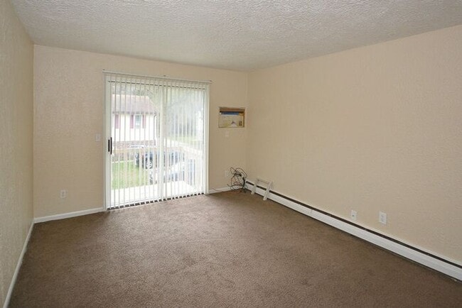 Building Photo - Cozy 2 Bedroom 1 Bath Apartment @ 1313 Hun...