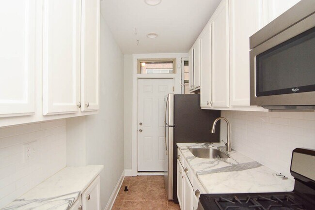 Foto del edificio - 539.5 W Surf St