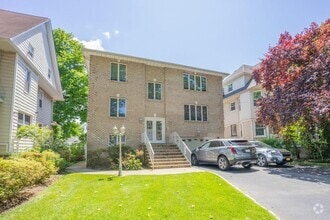Building Photo - 685 Gramatan Ave