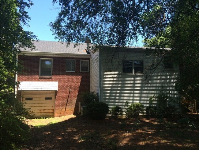 Building Photo - Great 1BR Duplex on Augusta Road