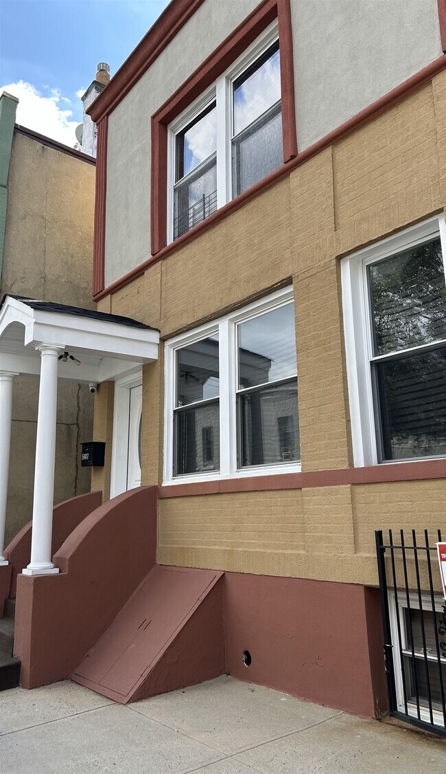 Building Photo - 5407 Jackson St