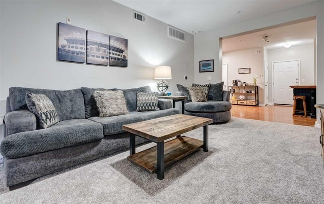 Building Photo - 401 20th St S