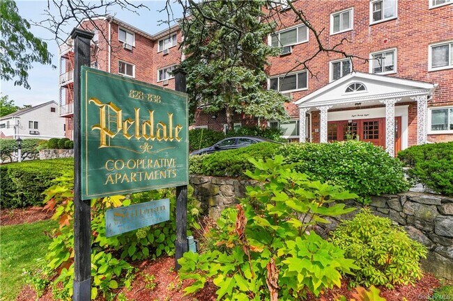 Foto del edificio - 828 Pelhamdale Ave