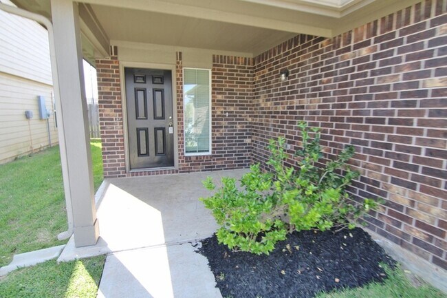 Foto del edificio - 5719 Long Arbor Ln