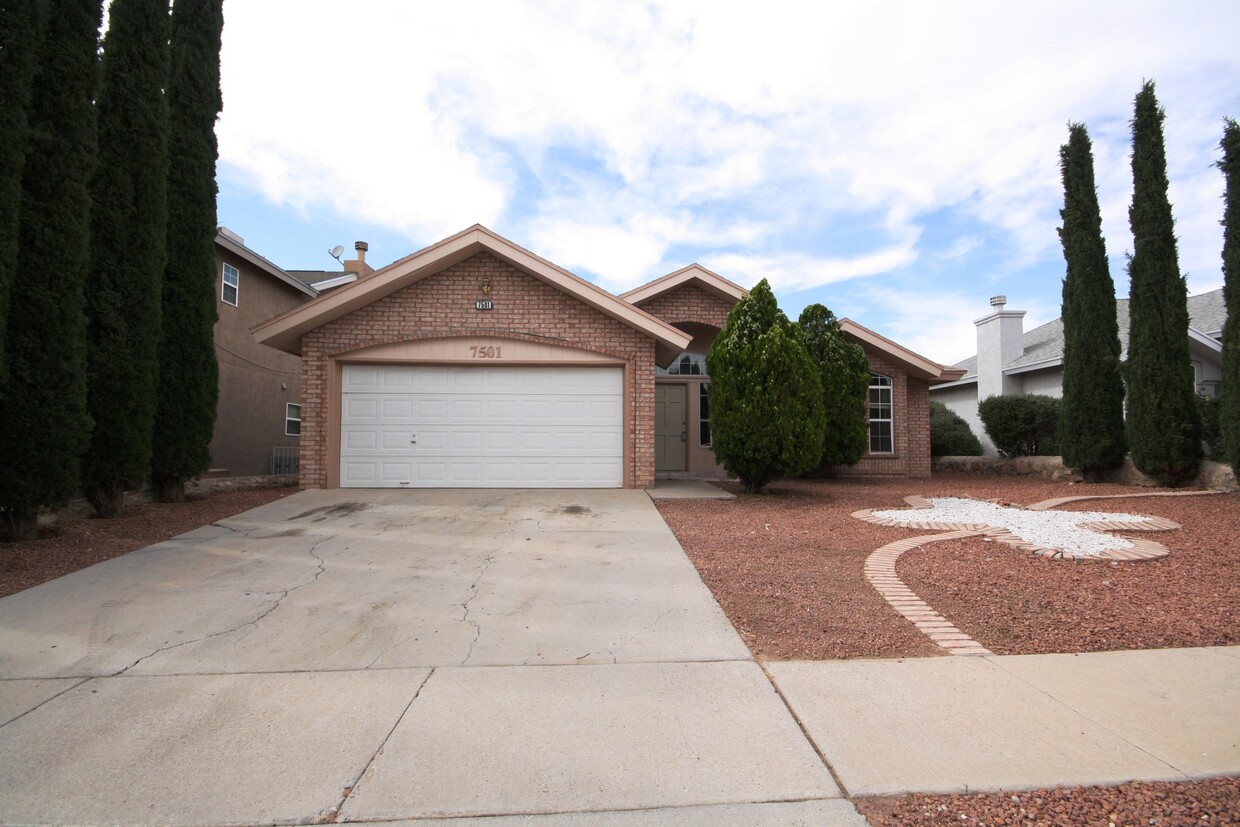 Primary Photo - 7501 Plaza Taurina Dr