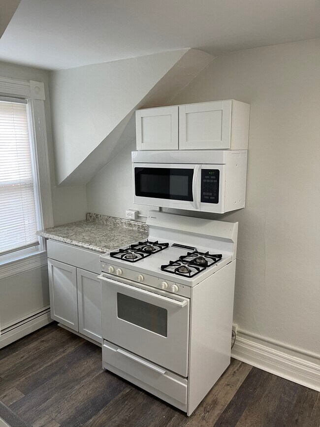 Kitchen - 8121 Christie Ave