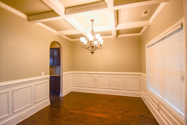 Building Photo - 4 Bedroom 2.5 Bathroom- Small Dogs Conside...