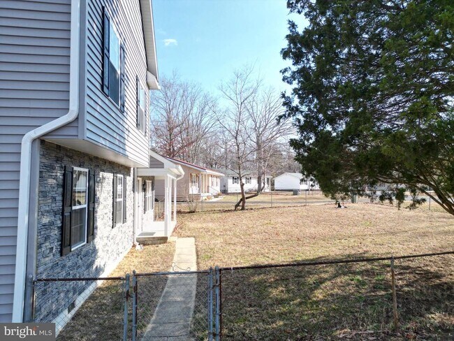 Foto del edificio - 40750 King Dr