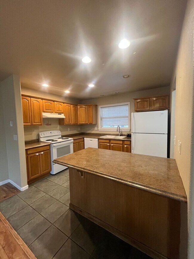 Foto del edificio - 3-Bedroom 2.5-Bathroom home in Eugene