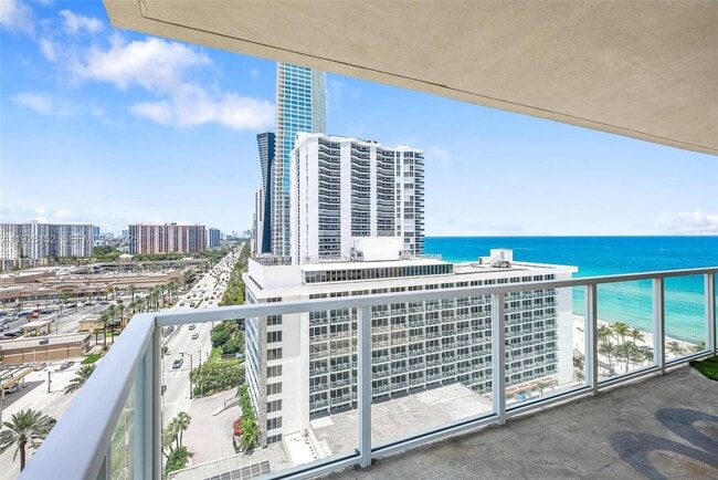 Foto del edificio - 16699 Collins Ave