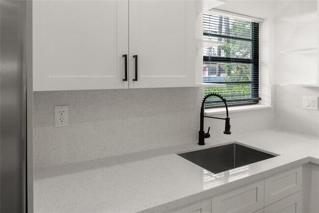 Building Photo - 2724 SW 34th Ct