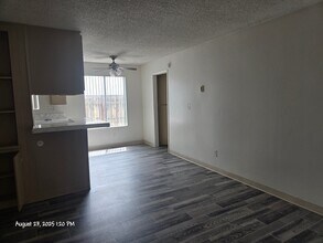 Building Photo - 991 N Mollison Ave