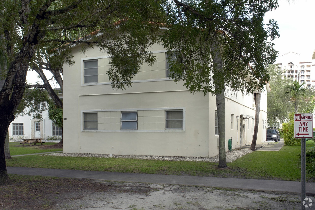 Building Photo - 731 Almeria Ave