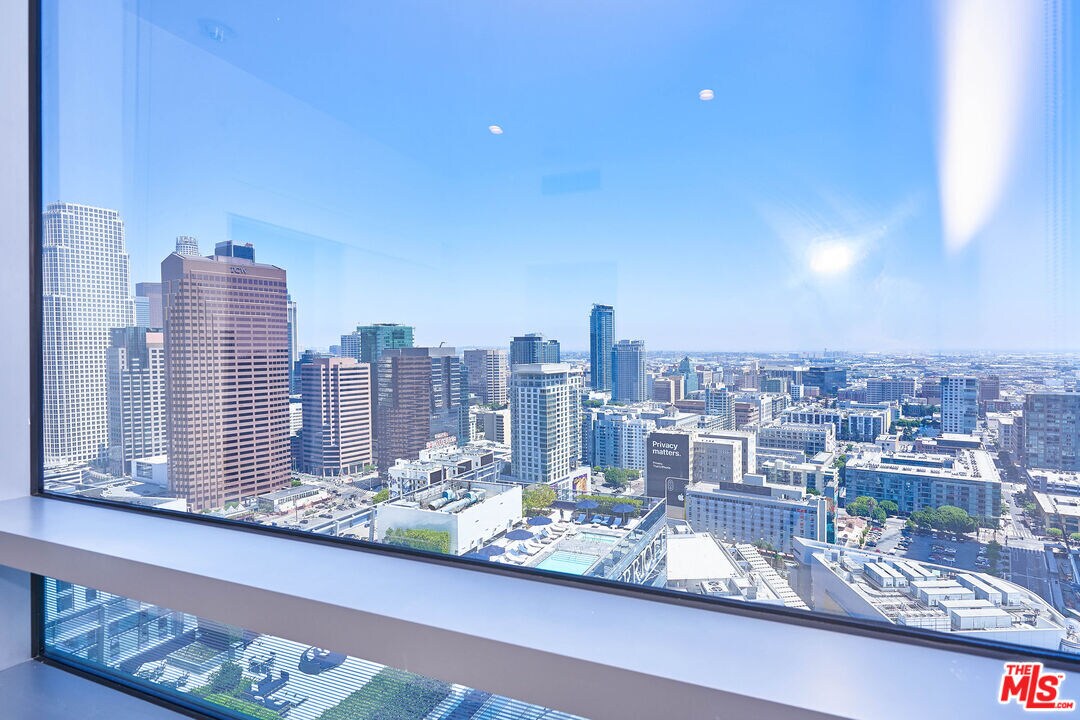 Foto principal - 900 W Olympic Blvd