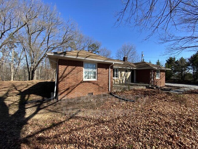 Foto del edificio - 265 Butler Rd