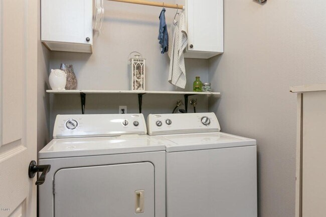 Foto del edificio - Upstairs Townhouse, Updated!