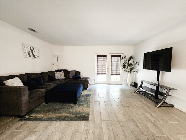 Foto del edificio - 8936 Glacier Ave
